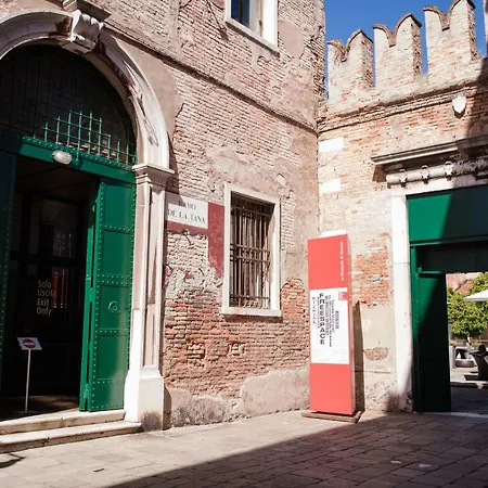 Venezia Biennale Bianco&Rosso-2
